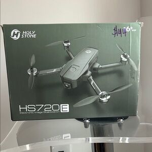 Holy Stone HS720E Quadcopter in Gray